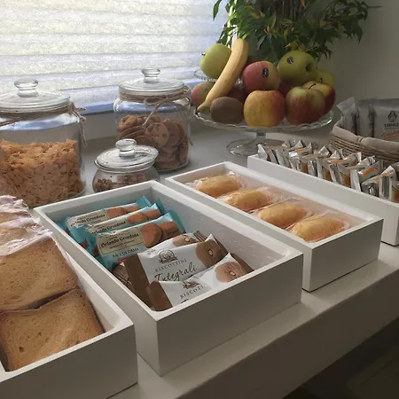 Petit - In Centro A Due Passi Dalla Stazione E Dai Traghetti 住宿加早餐酒店 萨莱诺