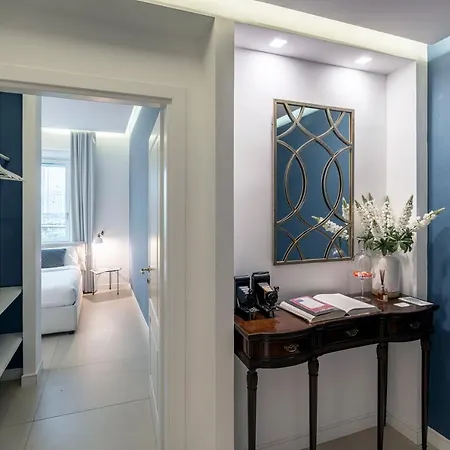 Petit - In Centro A Due Passi Dalla Stazione E Dai Traghetti Отель типа 