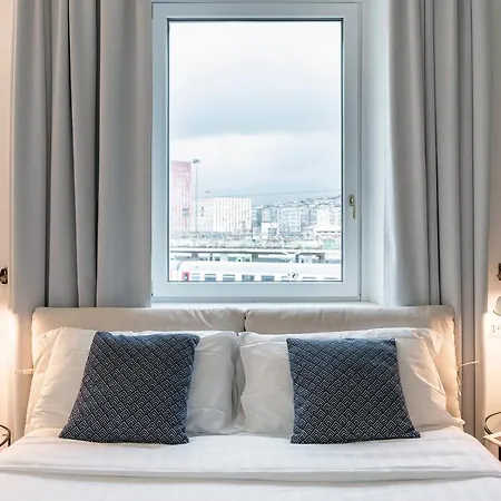 Petit - In Centro A Due Passi Dalla Stazione E Dai Traghetti Отель типа 