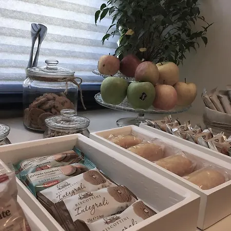 Petit - In Centro A Due Passi Dalla Stazione E Dai Traghetti Отель типа 