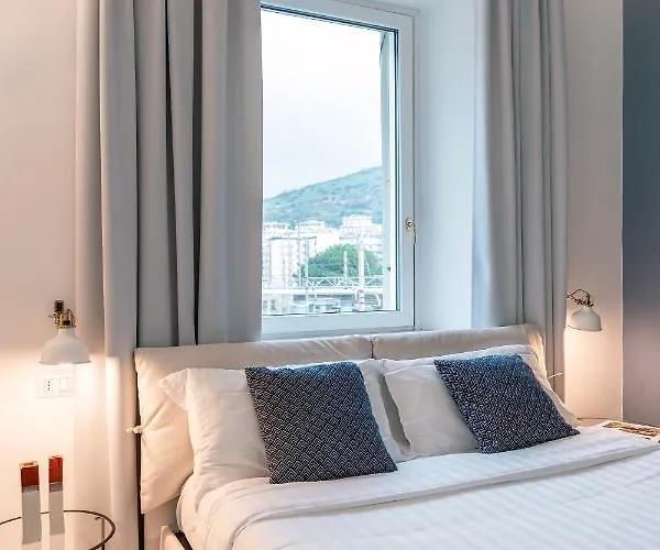 Bed & Breakfast Petit - In Centro A Due Passi Dalla Stazione E Dai Traghetti 4*