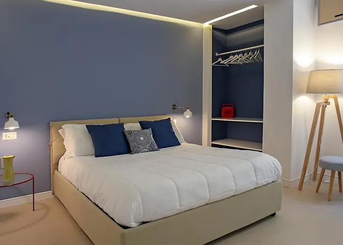 Bed & Breakfast Petit - In Centro A Due Passi Dalla Stazione E Dai Traghetti