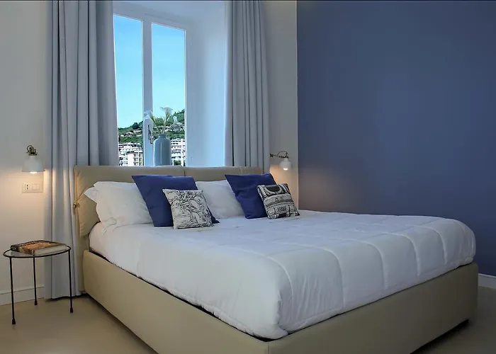 Petit - In Centro A Due Passi Dalla Stazione E Dai Traghetti Salerno