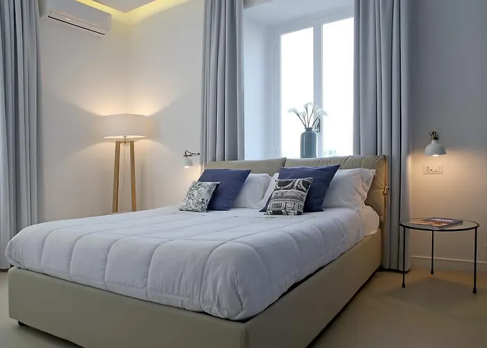 Bed & Breakfast Petit - In Centro A Due Passi Dalla Stazione E Dai Traghetti 4*