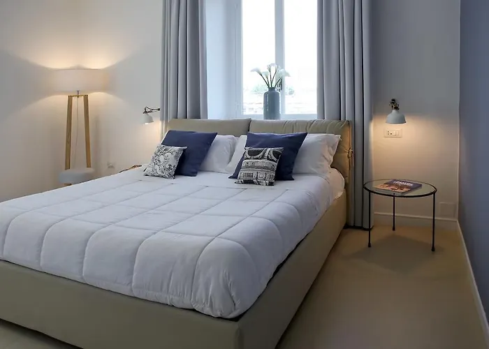 Bed & Breakfast Petit - In Centro A Due Passi Dalla Stazione E Dai Traghetti 4*