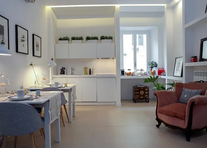 Bed & Breakfast Petit - In Centro A Due Passi Dalla Stazione E Dai Traghetti 4*