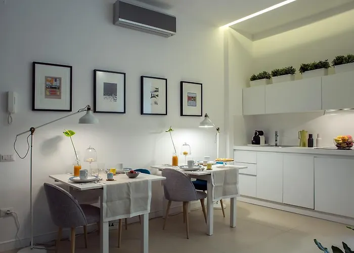 Bed & Breakfast Petit - In Centro A Due Passi Dalla Stazione E Dai Traghetti Salerno