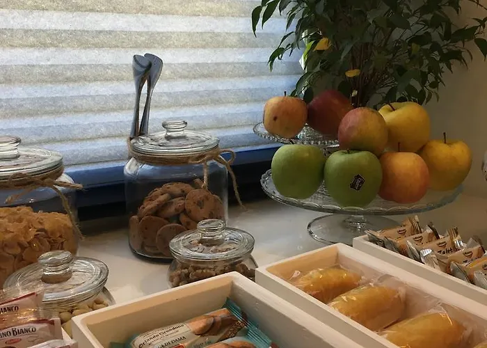 Petit - In Centro A Due Passi Dalla Stazione E Dai Traghetti Bed & Breakfast Salerno
