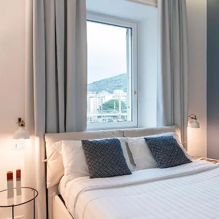 Bed & Breakfast Petit - In Centro A Due Passi Dalla Stazione E Dai Traghetti 4*