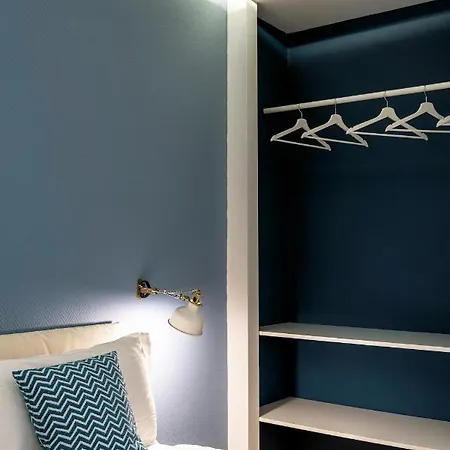 Petit - In Centro A Due Passi Dalla Stazione E Dai Traghetti Bed & Breakfast