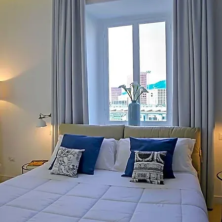 Petit - In Centro A Due Passi Dalla Stazione E Dai Traghetti Bed & Breakfast Salerno