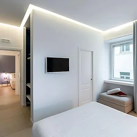 Bed & Breakfast Petit - In Centro A Due Passi Dalla Stazione E Dai Traghetti 4*