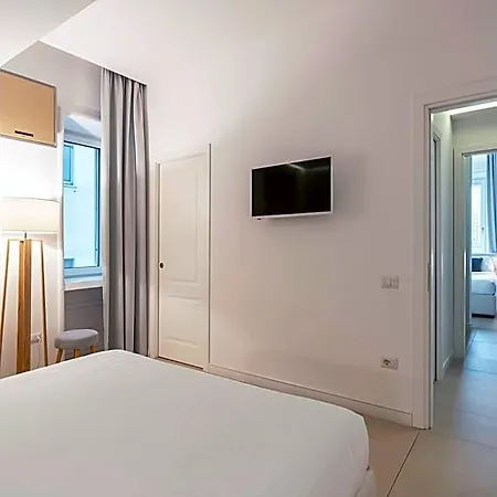 Petit - In Centro A Due Passi Dalla Stazione E Dai Traghetti Bed & Breakfast