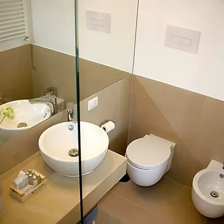 Bed & Breakfast Petit - In Centro A Due Passi Dalla Stazione E Dai Traghetti Salerno