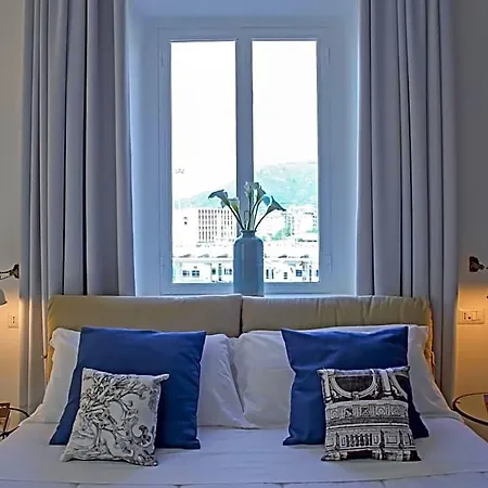Bed & Breakfast Petit - In Centro A Due Passi Dalla Stazione E Dai Traghetti Salerno