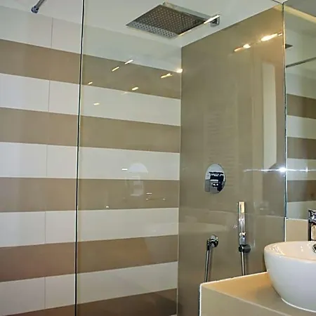 Bed & Breakfast Petit - In Centro A Due Passi Dalla Stazione E Dai Traghetti