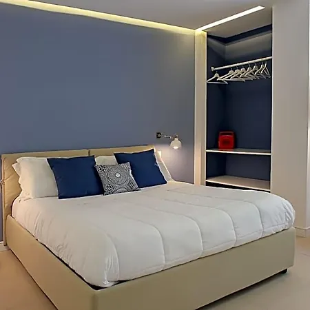 Petit - In Centro A Due Passi Dalla Stazione E Dai Traghetti Bed & Breakfast Salerno