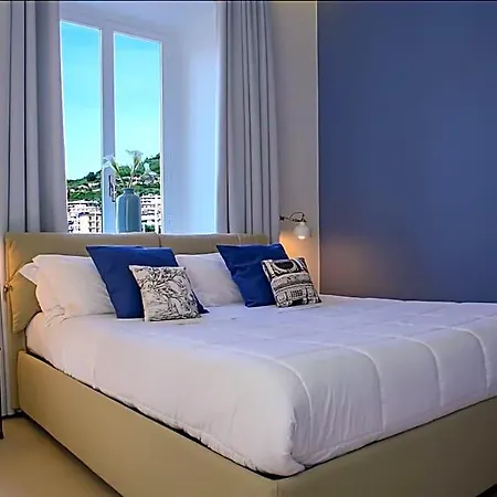 Petit - In Centro A Due Passi Dalla Stazione E Dai Traghetti Bed & Breakfast Salerno