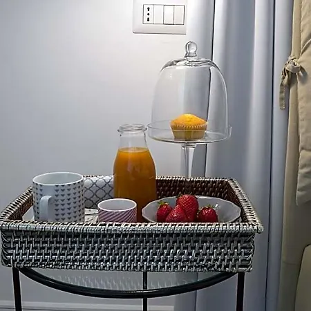 Petit - In Centro A Due Passi Dalla Stazione E Dai Traghetti Bed & Breakfast