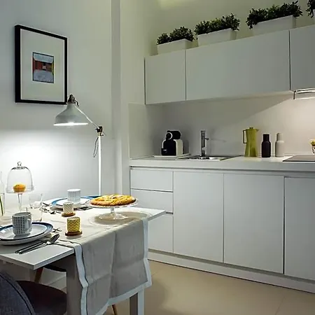 Bed & Breakfast Petit - In Centro A Due Passi Dalla Stazione E Dai Traghetti