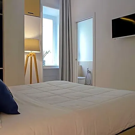 Bed & Breakfast Petit - In Centro A Due Passi Dalla Stazione E Dai Traghetti Salerno