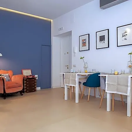 Petit - In Centro A Due Passi Dalla Stazione E Dai Traghetti Bed & Breakfast
