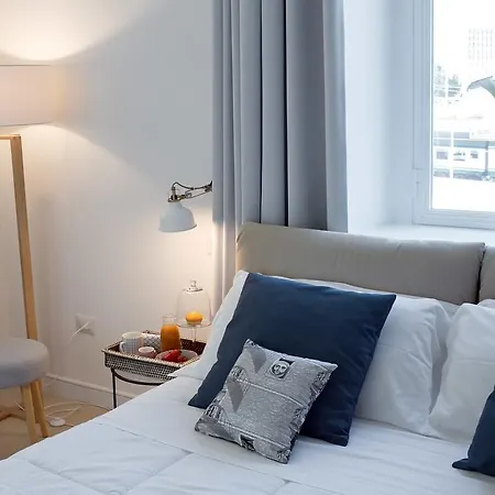 Petit - In Centro A Due Passi Dalla Stazione E Dai Traghetti Salerno