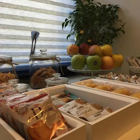 Bed & Breakfast Petit - In Centro A Due Passi Dalla Stazione E Dai Traghetti 4*