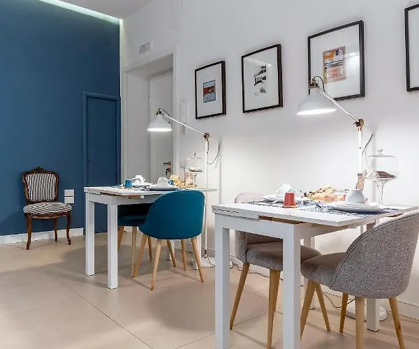 ベッド・アンド・ブレックファスト Petit - In Centro A Due Passi Dalla Stazione E Dai Traghetti